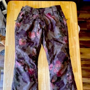 Women’s Armada Snowpants Large